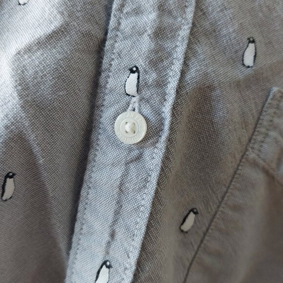 American Eagle Men's Button Down Shirt Size X-Large Grey Penguin Design - Picture 3 of 12